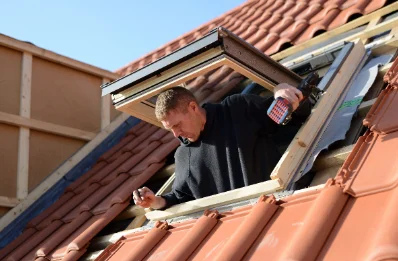 Pose de fenêtres de toit Velux à Ayn